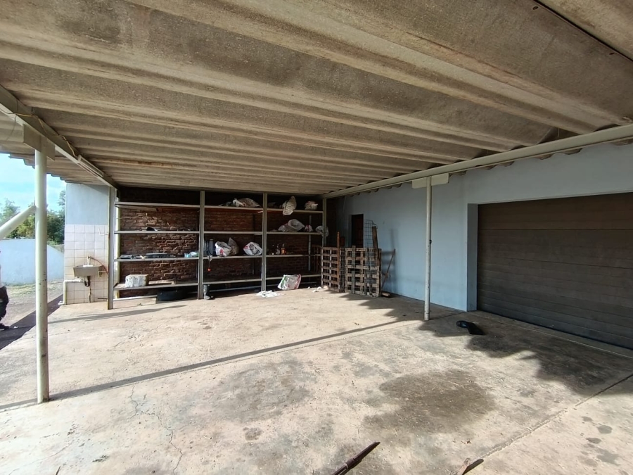 4 Bedroom Property for Sale in Mooinooi North West